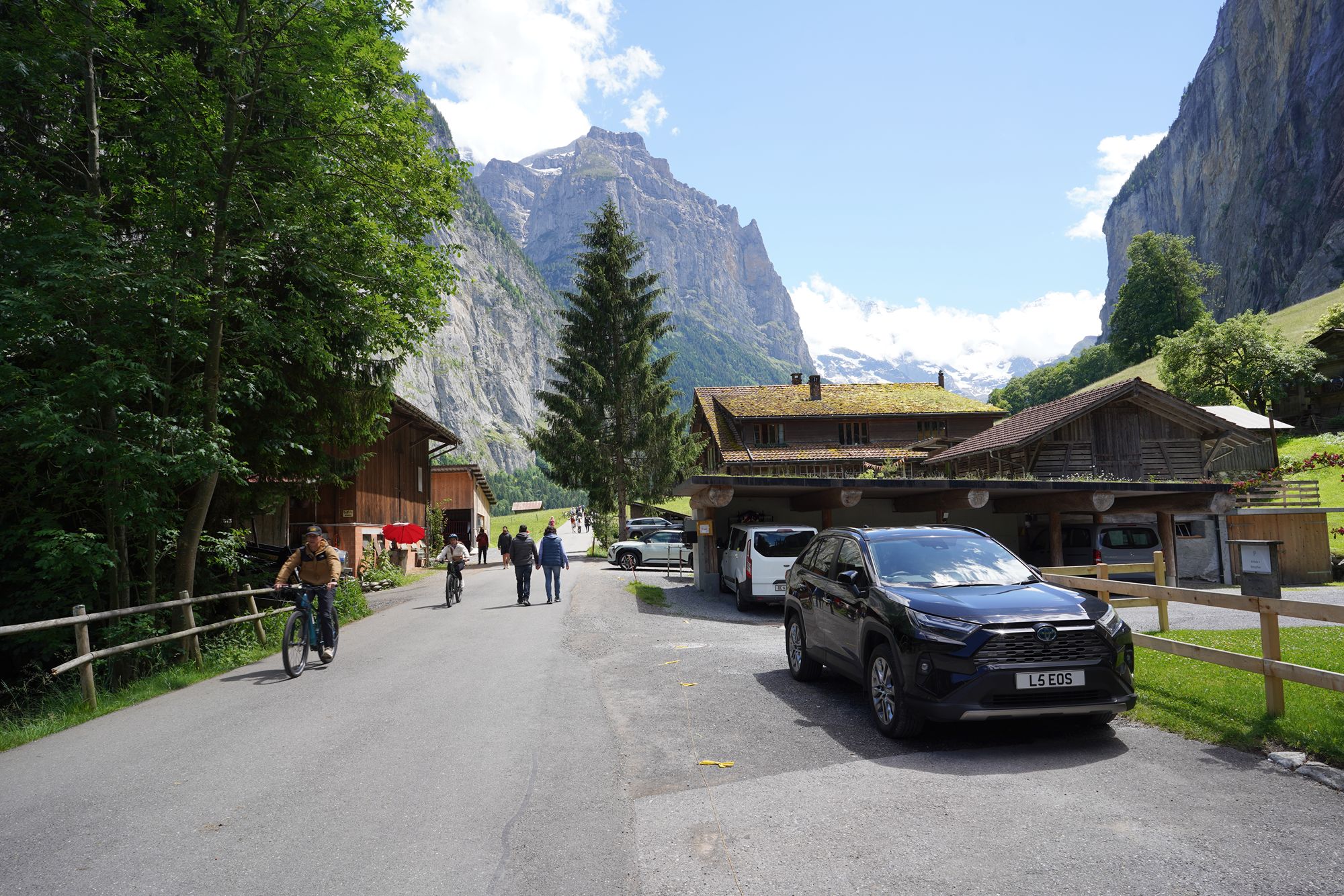 Hike Down to Lauterbrunnen (191) Hike Down to Lauterbrunnen (191)