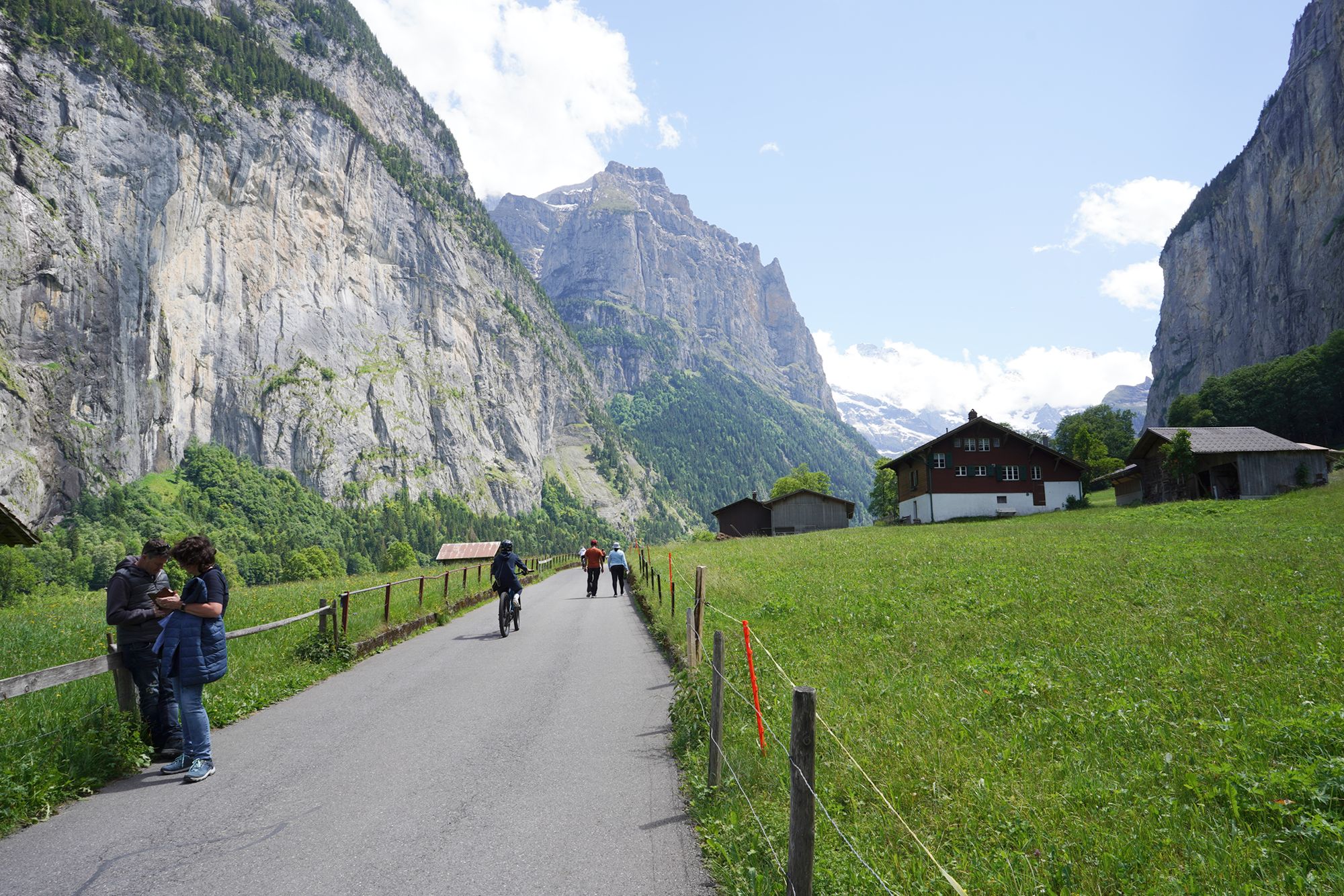 Hike Down to Lauterbrunnen (193) Hike Down to Lauterbrunnen (193)