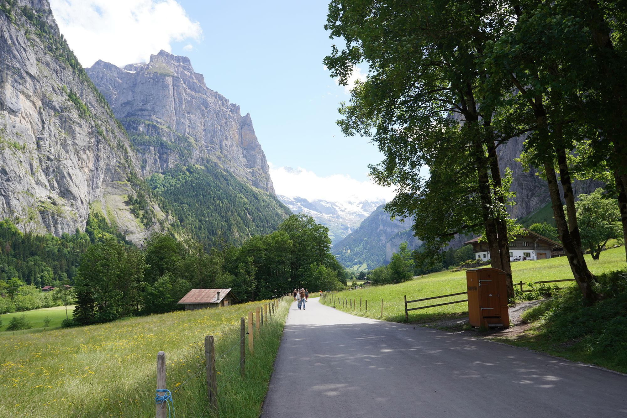 Hike Down to Lauterbrunnen (200) Hike Down to Lauterbrunnen (200)