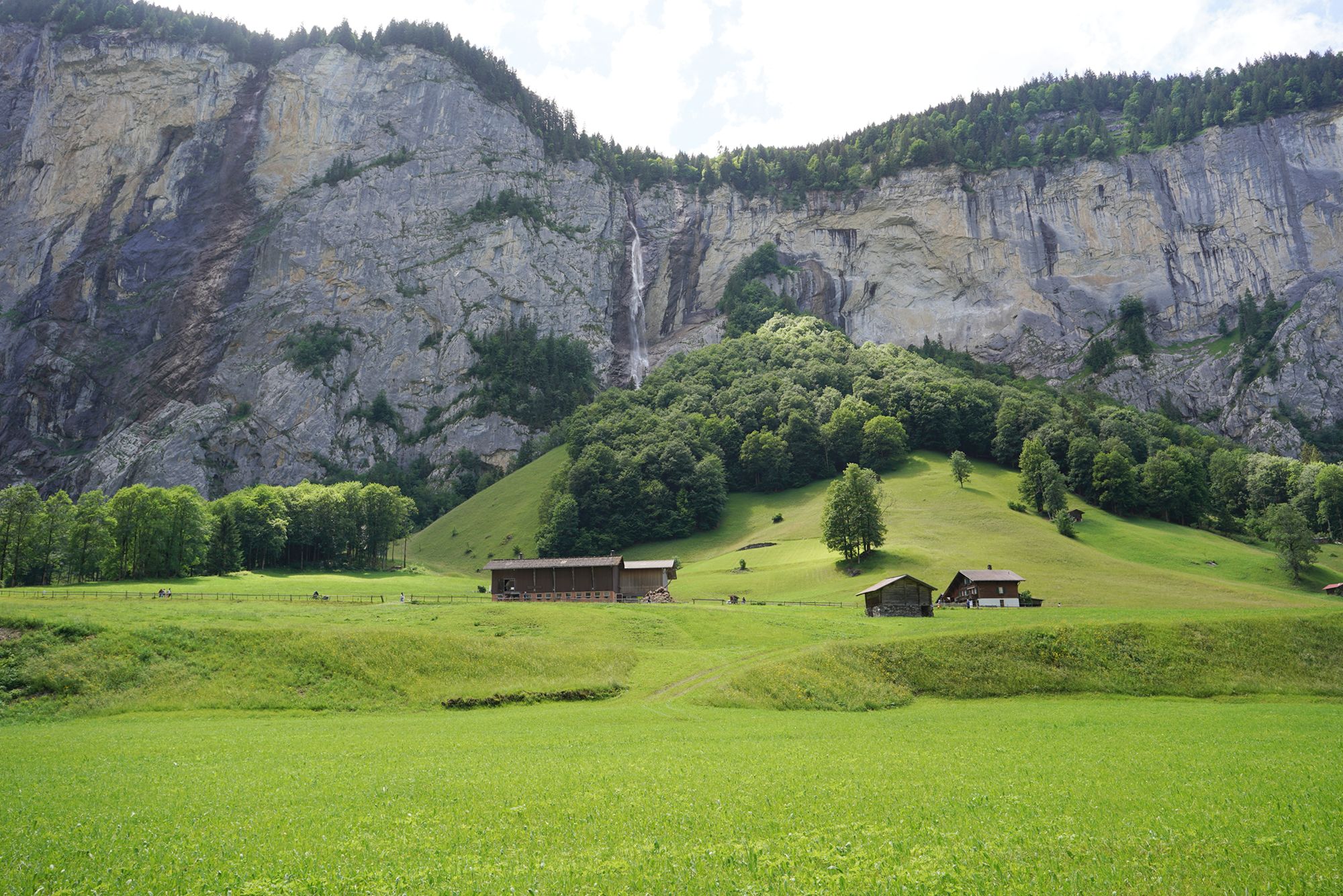 Hike Down to Lauterbrunnen (215) Hike Down to Lauterbrunnen (215)