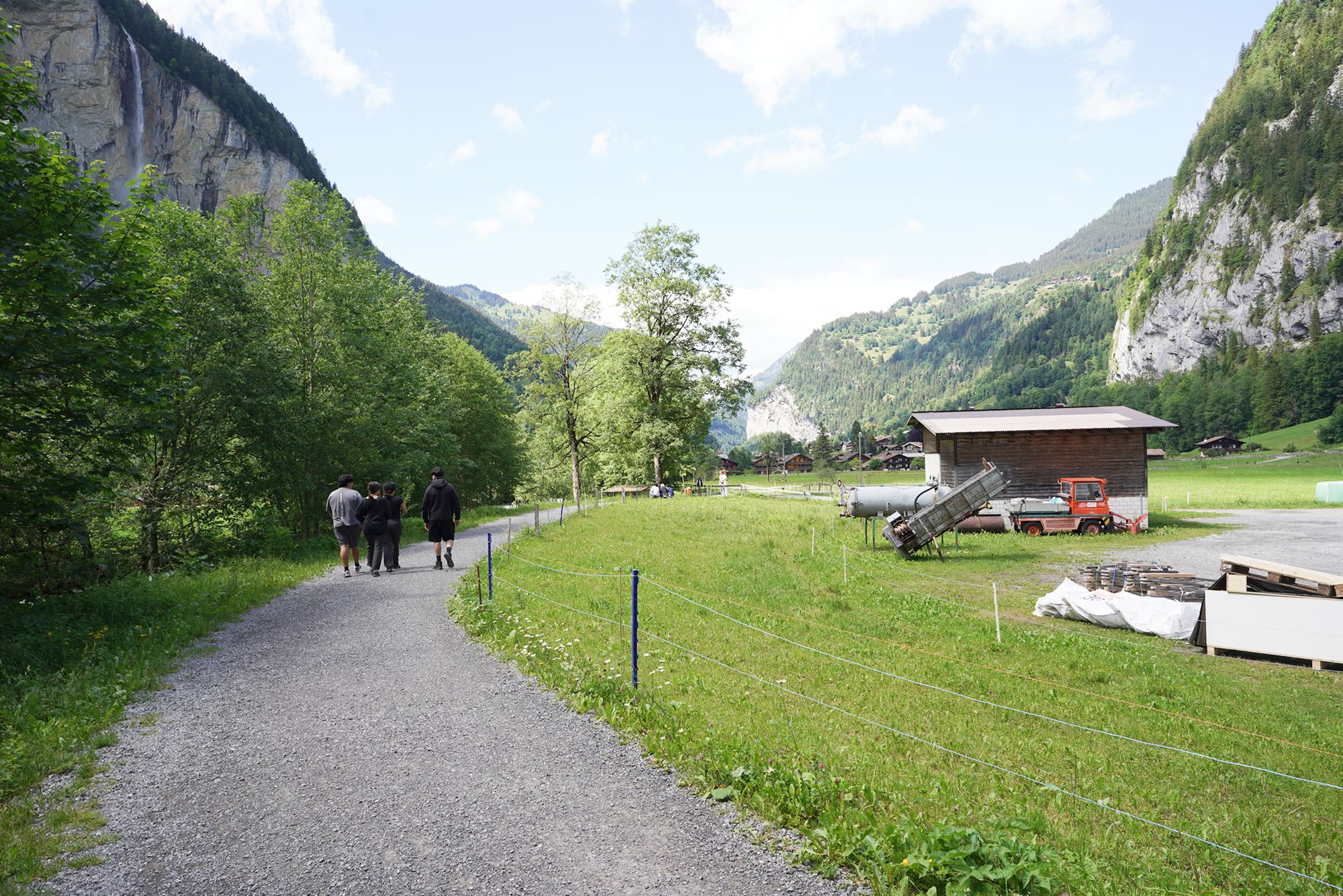 Hike Down to Lauterbrunnen (219) Hike Down to Lauterbrunnen (219)