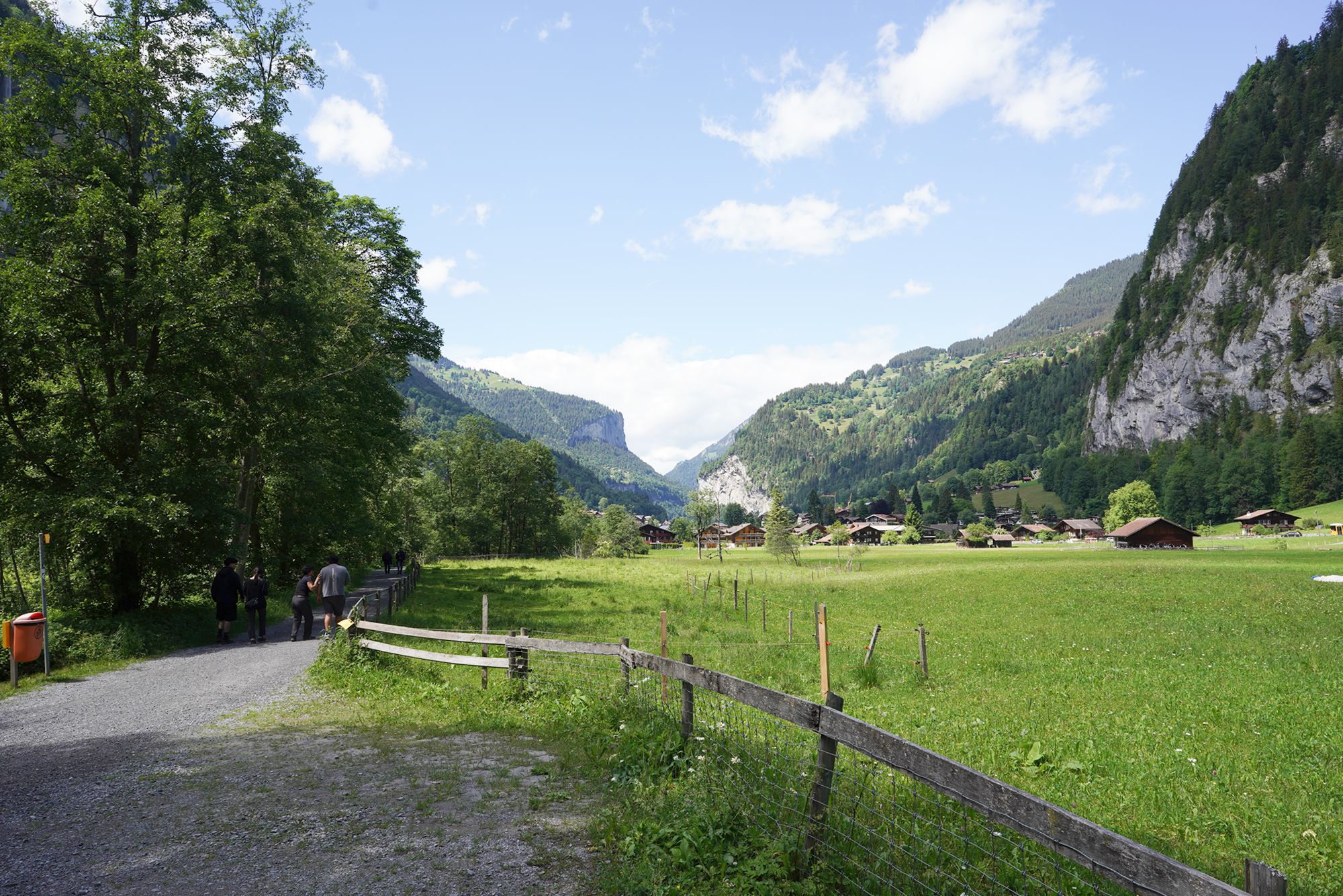 Hike Down to Lauterbrunnen (221) Hike Down to Lauterbrunnen (221)