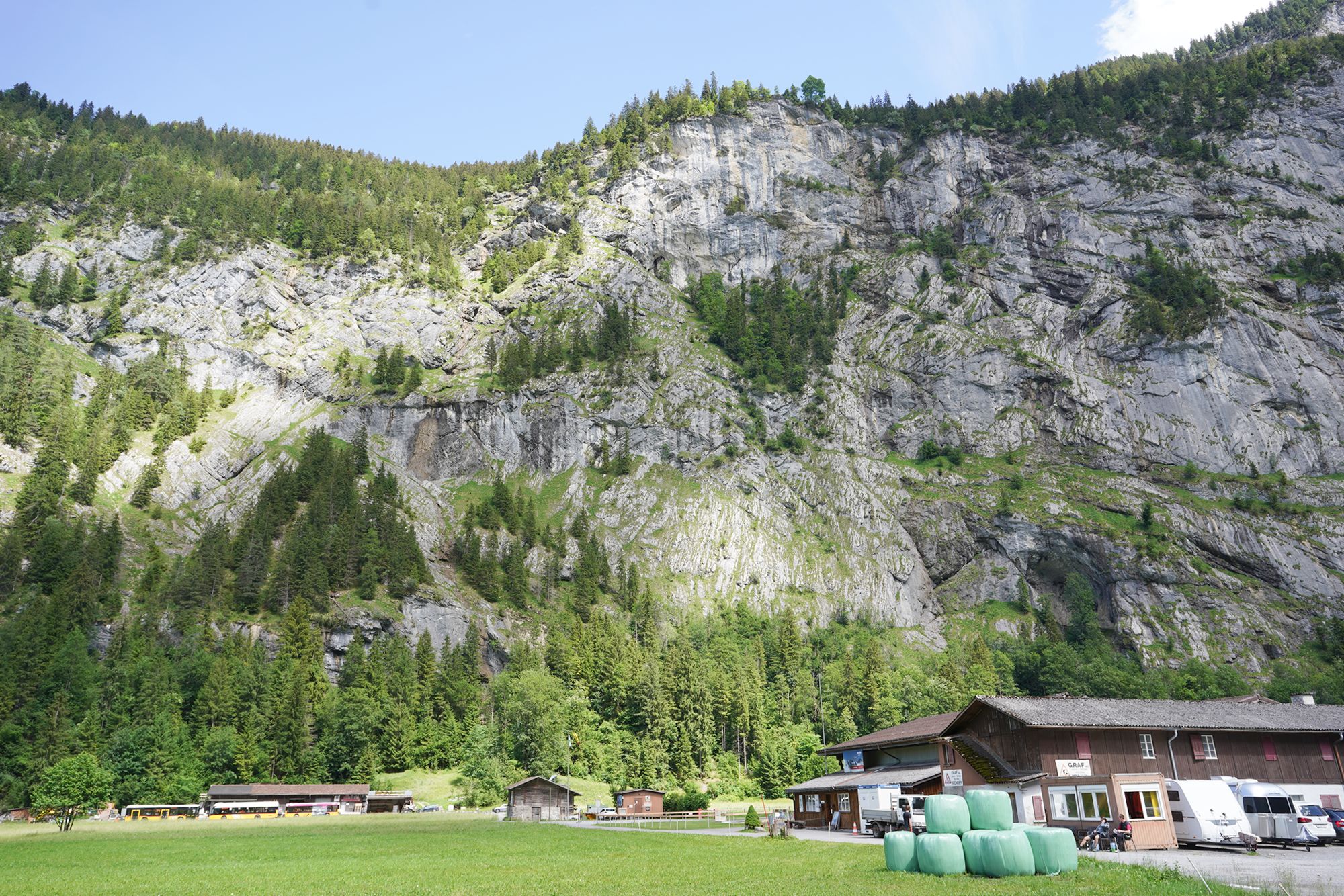 Hike Down to Lauterbrunnen (222) Hike Down to Lauterbrunnen (222)