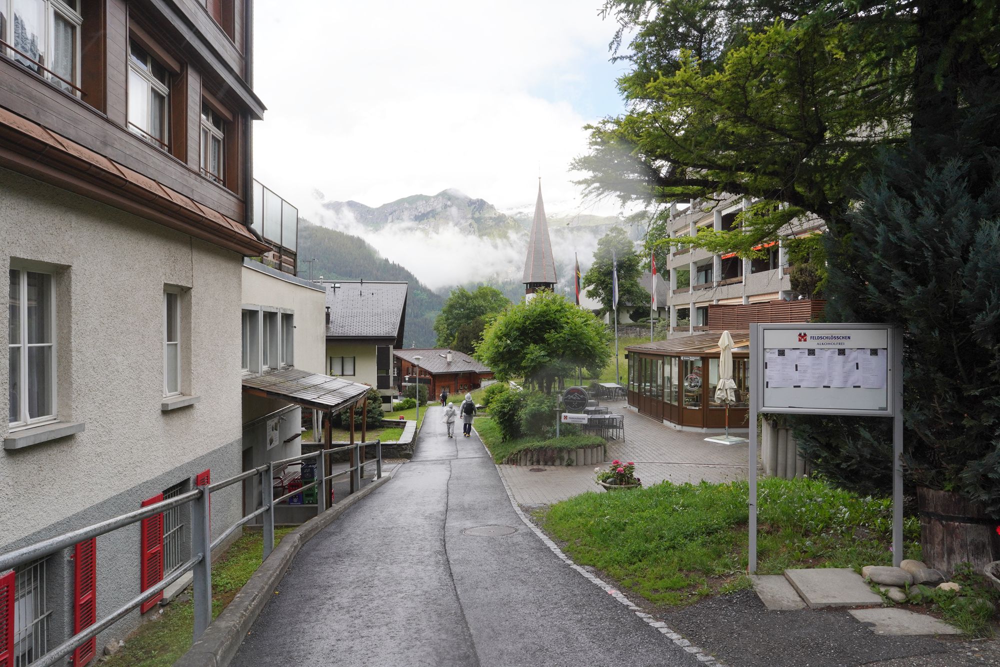 Hike Down to Lauterbrunnen (3) Hike Down to Lauterbrunnen (3)