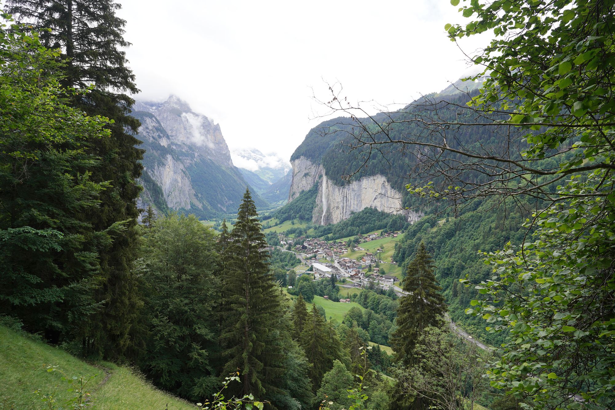Hike Down to Lauterbrunnen (72) Hike Down to Lauterbrunnen (72)