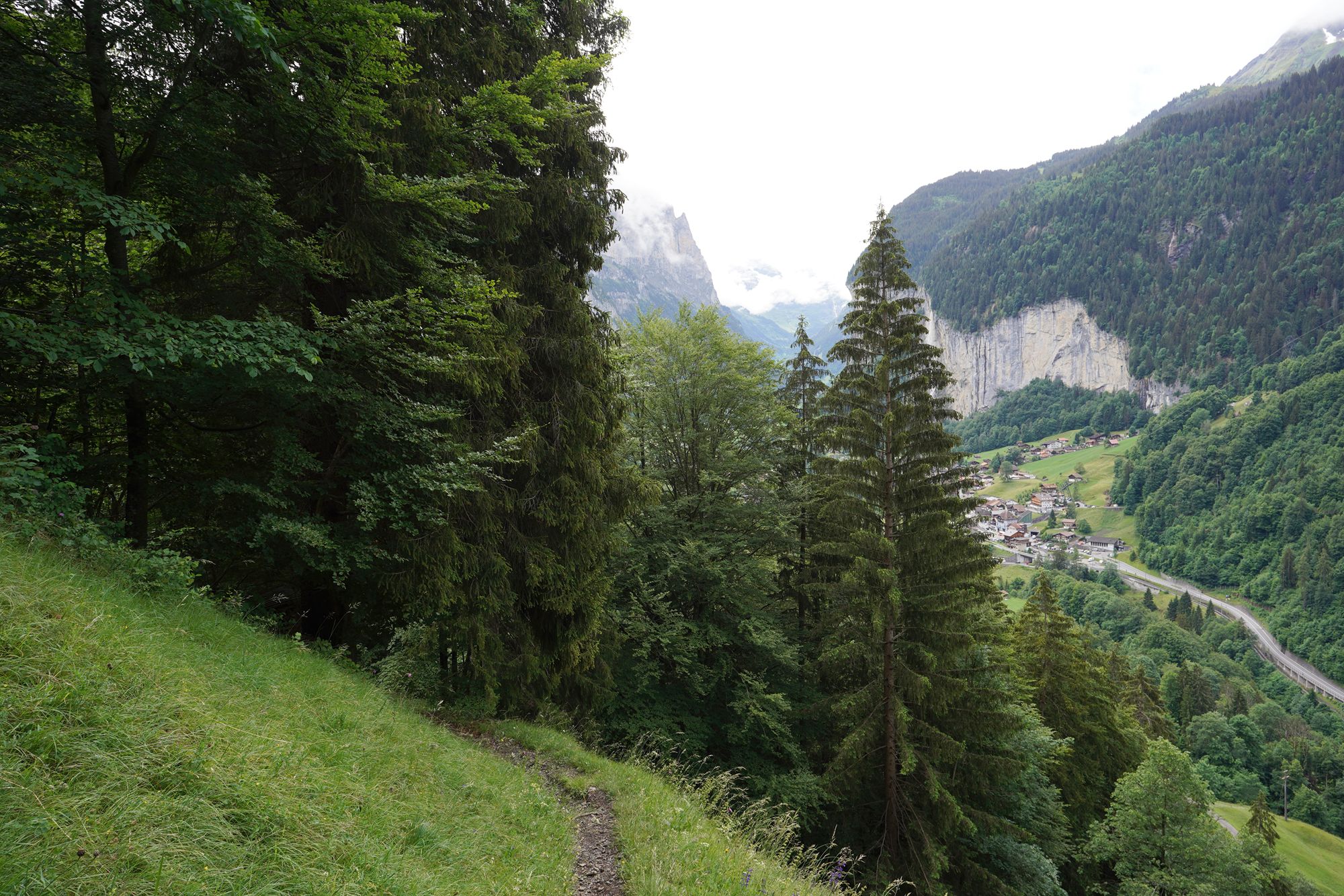 Hike Down to Lauterbrunnen (74) Hike Down to Lauterbrunnen (74)