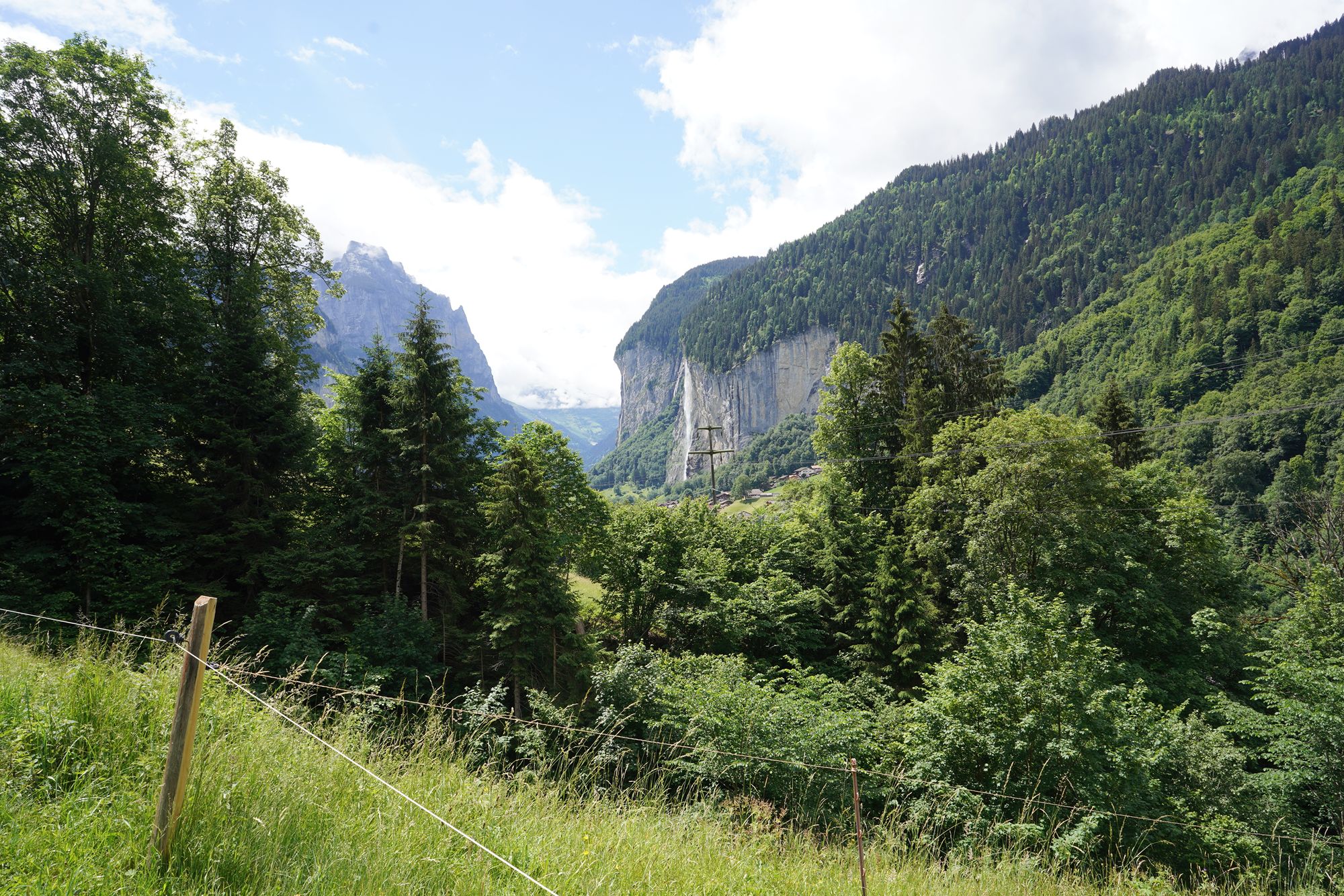 Hike Down to Lauterbrunnen (99) Hike Down to Lauterbrunnen (99)