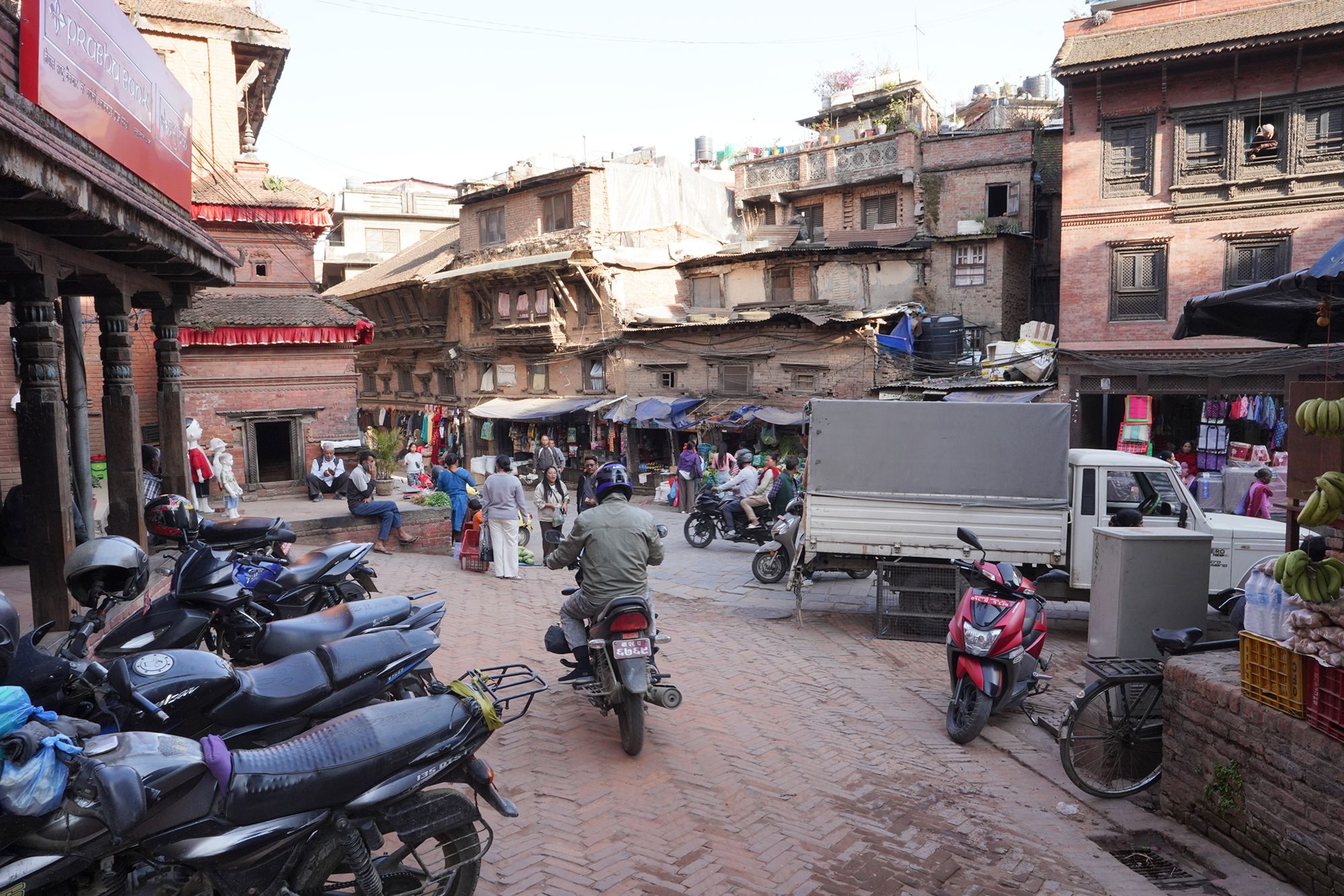 Kathmandu, Bhaktapur Durbar Square and Changu Narayan Temple (102) Kathmandu, Bhaktapur Durbar Square and Changu Narayan Temple (102)