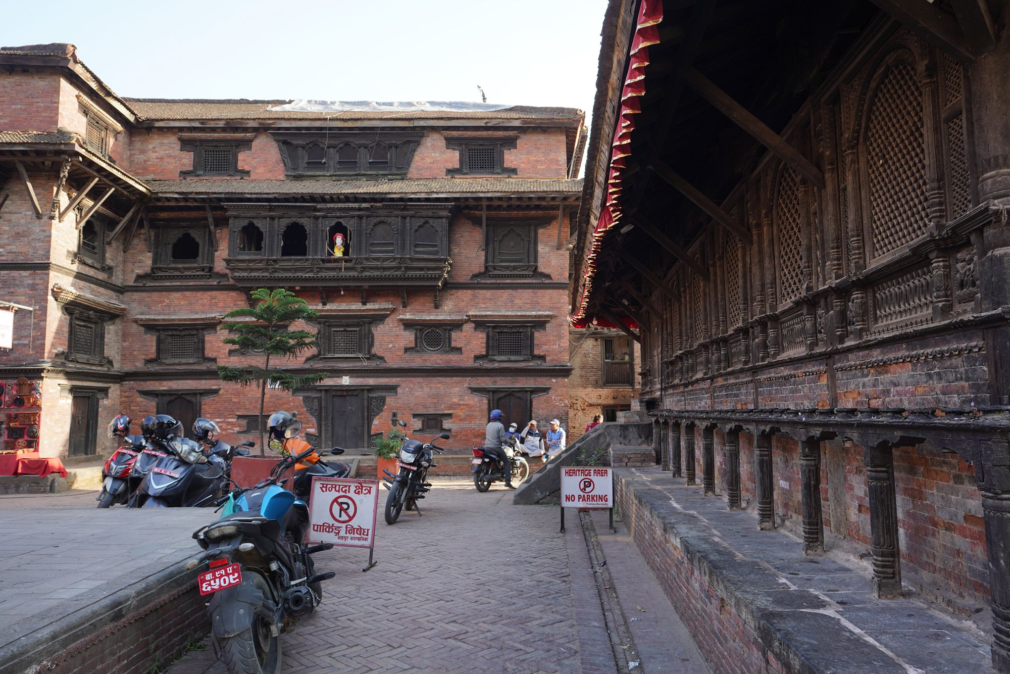 Kathmandu, Bhaktapur Durbar Square and Changu Narayan Temple (133) Kathmandu, Bhaktapur Durbar Square and Changu Narayan Temple (133)