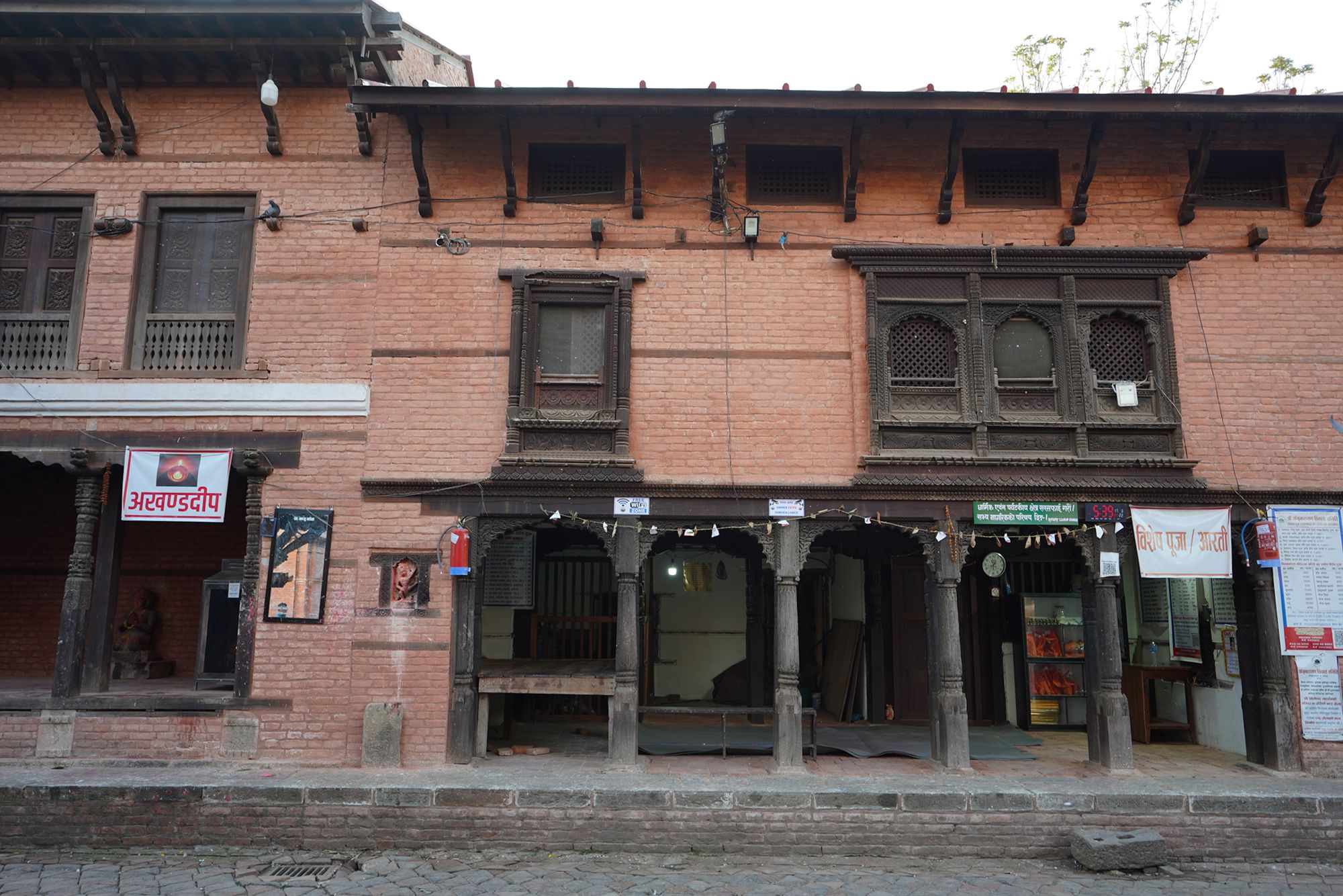 Kathmandu, Bhaktapur Durbar Square and Changu Narayan Temple (153) Kathmandu, Bhaktapur Durbar Square and Changu Narayan Temple (153)