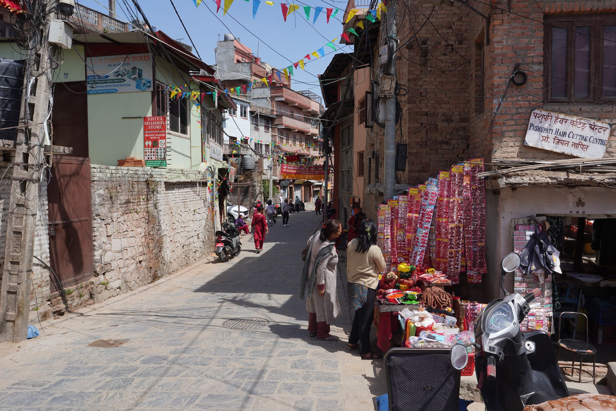 Kathmandu Pashupatinath Temple and Buddha Stupa (3) Kathmandu Pashupatinath Temple and Buddha Stupa (3)