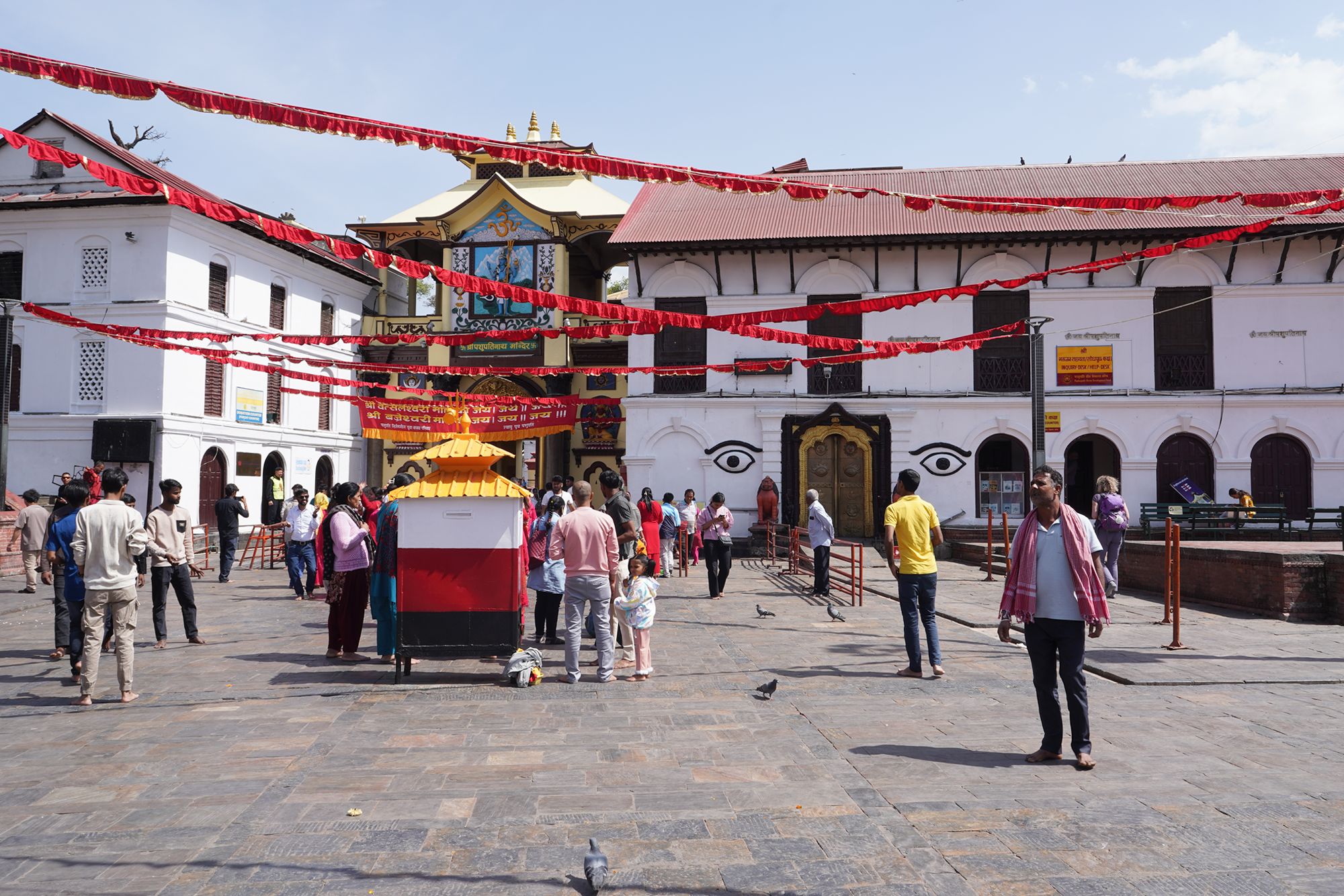 Kathmandu Pashupatinath Temple and Buddha Stupa (39) Kathmandu Pashupatinath Temple and Buddha Stupa (39)