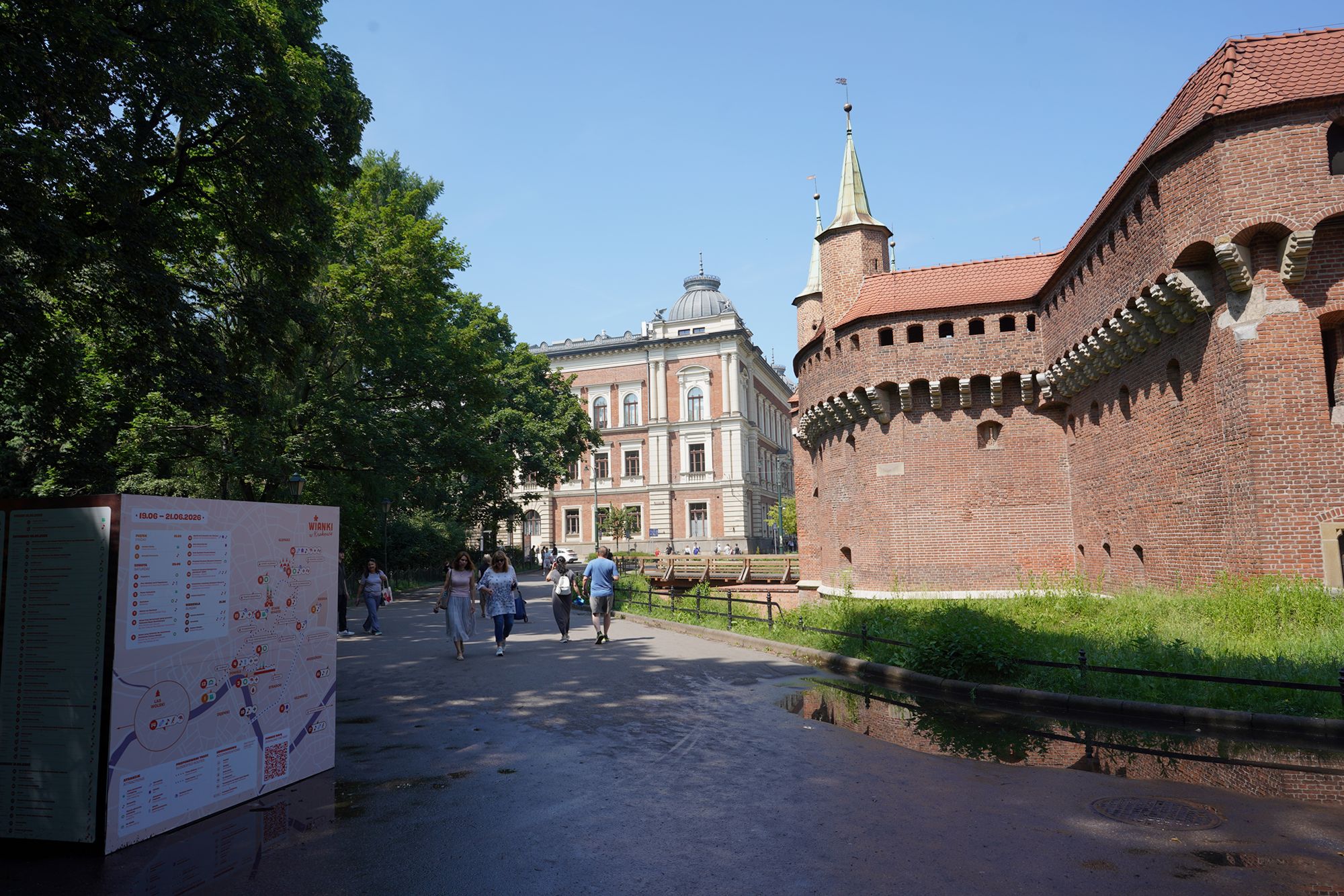 Krakow Walk II (135) Krakow Walk II (135)