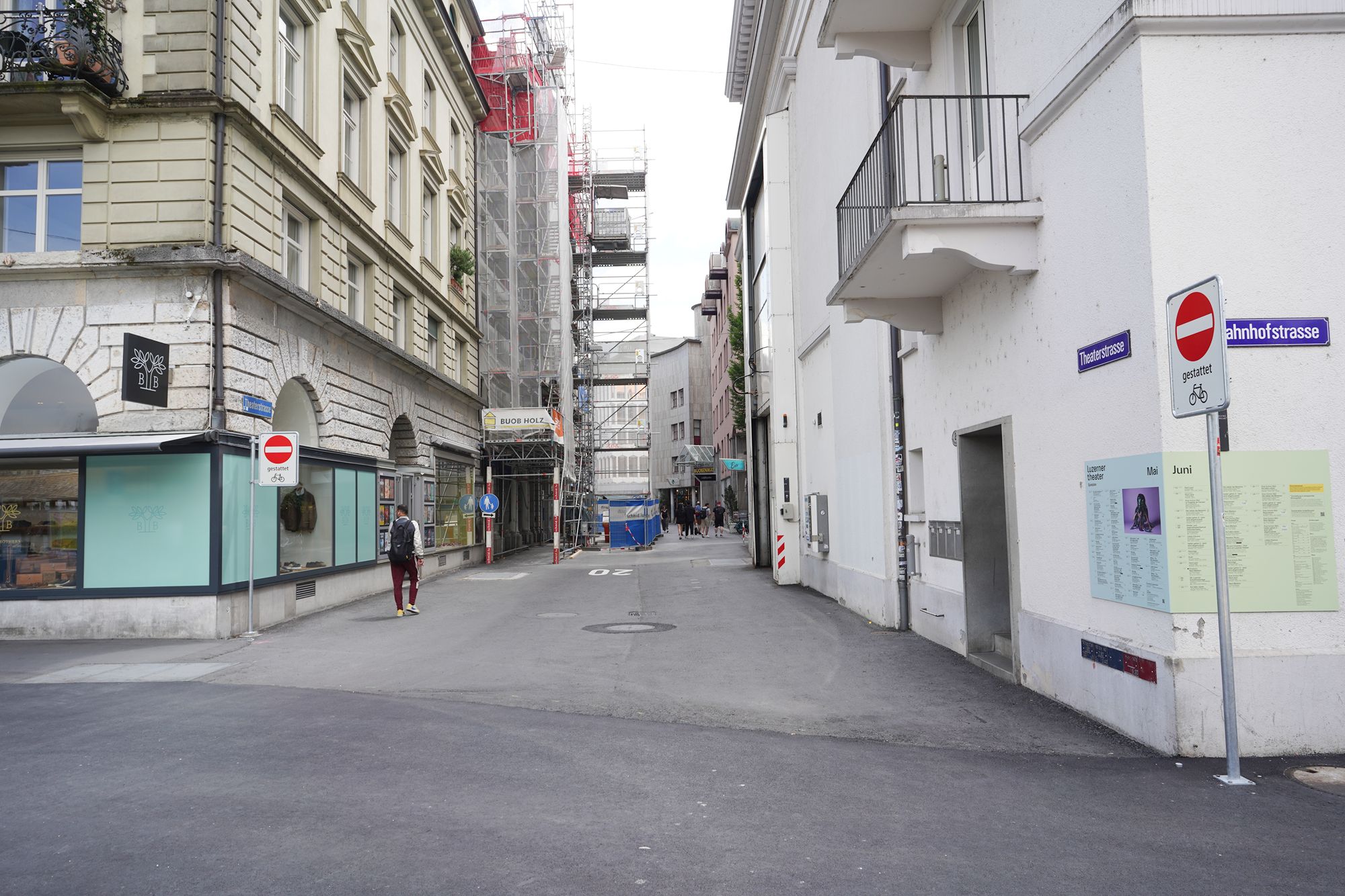 Lucerne Walk (90) Lucerne Walk (90)