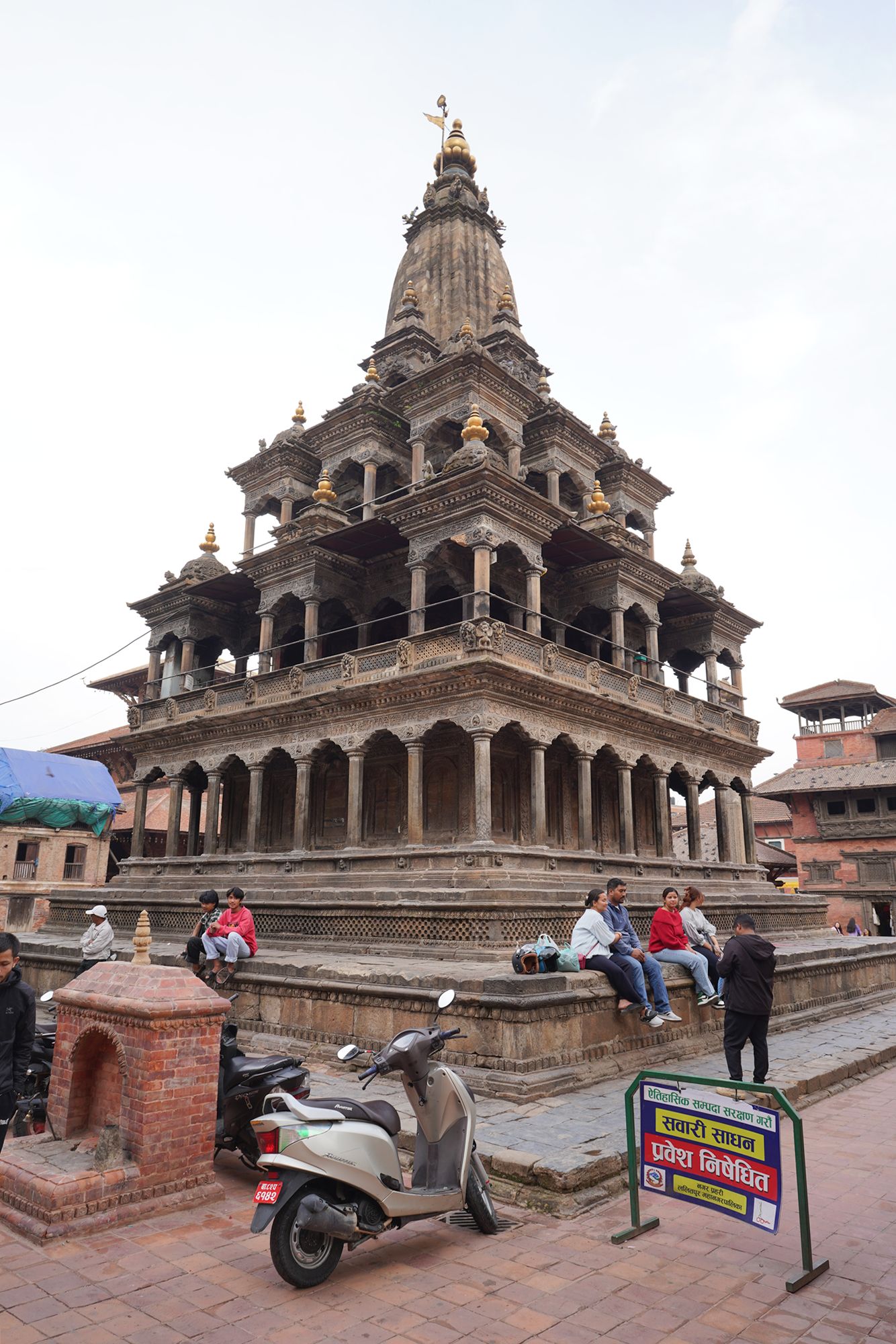 Patan Dubar Square and Market Area (23) Patan Dubar Square and Market Area (23)