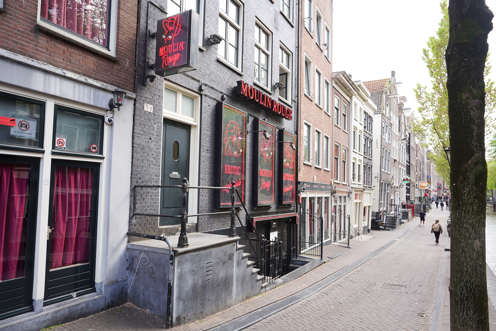 Red Light District Walk (135) Red Light District Walk (135)