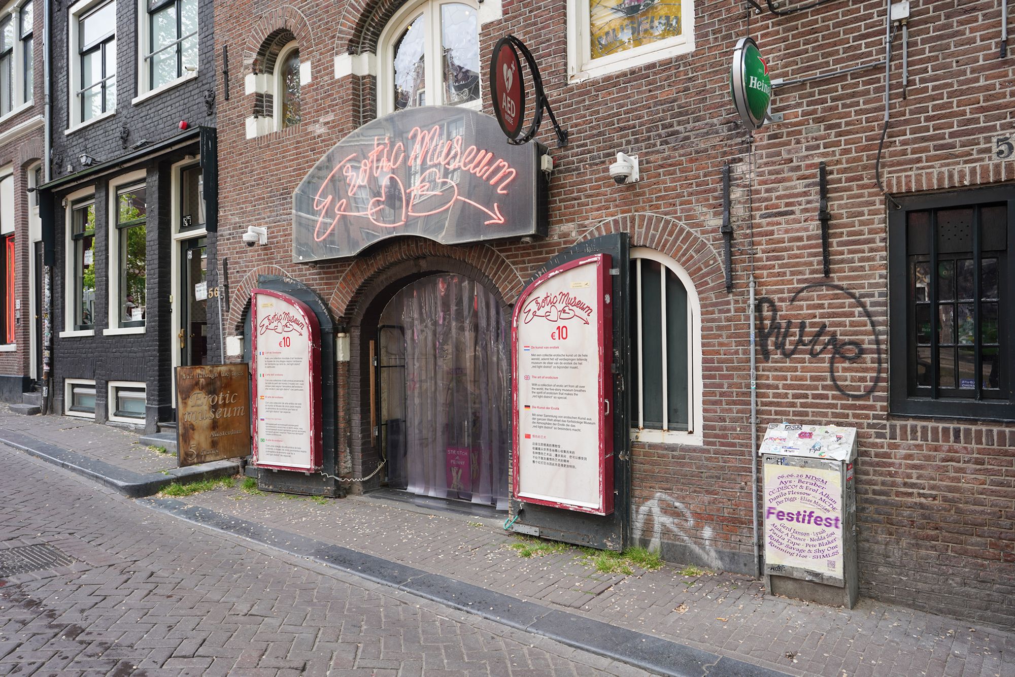 Red Light District Walk (139) Red Light District Walk (139)