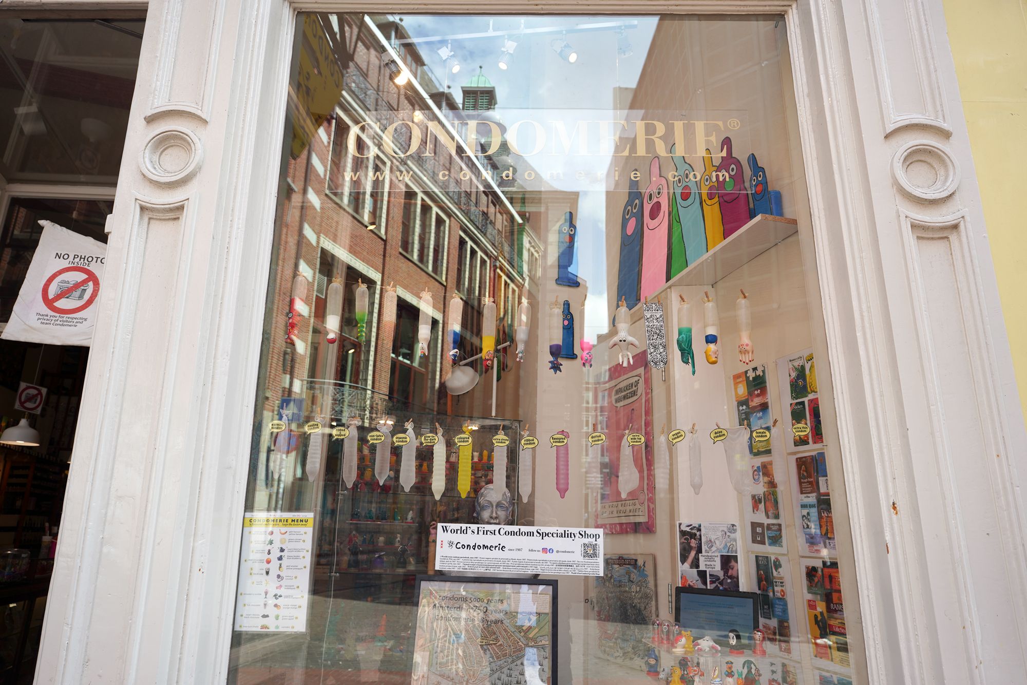Red Light District Walk (14) Red Light District Walk (14)