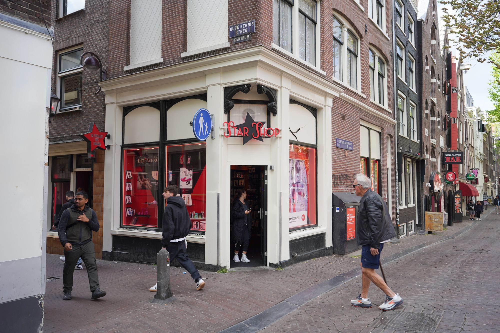 Red Light District Walk (142) Red Light District Walk (142)