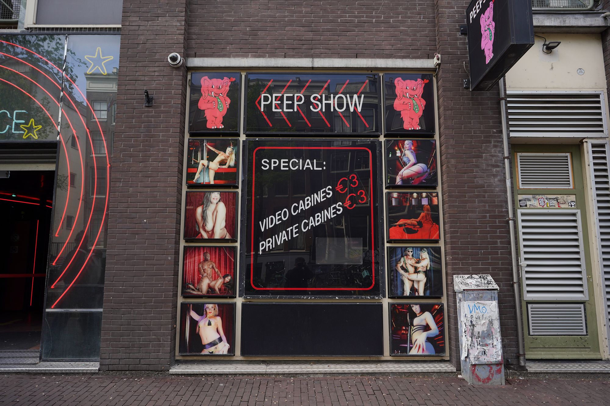 Red Light District Walk (144) Red Light District Walk (144)