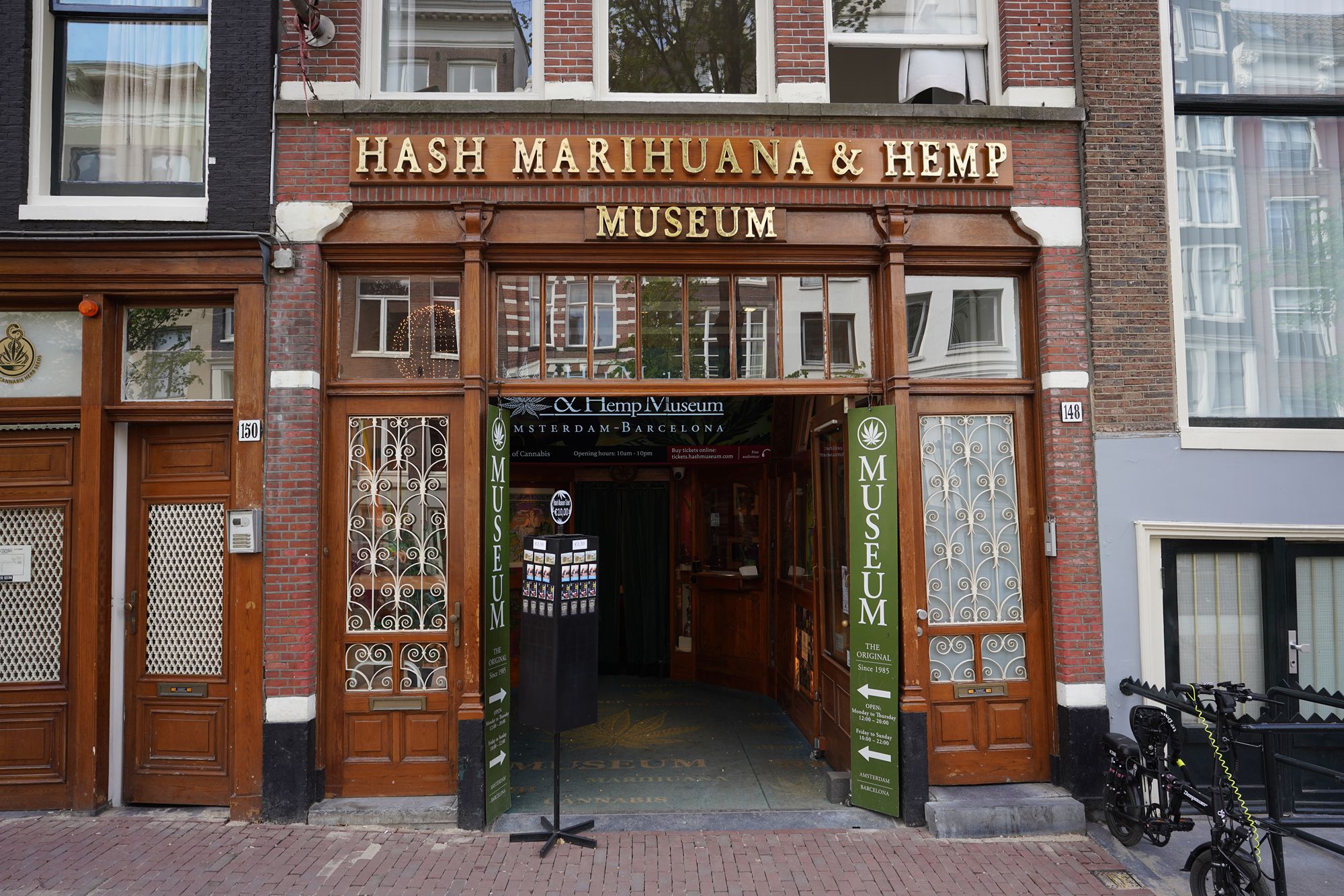 Red Light District Walk (152) Red Light District Walk (152)