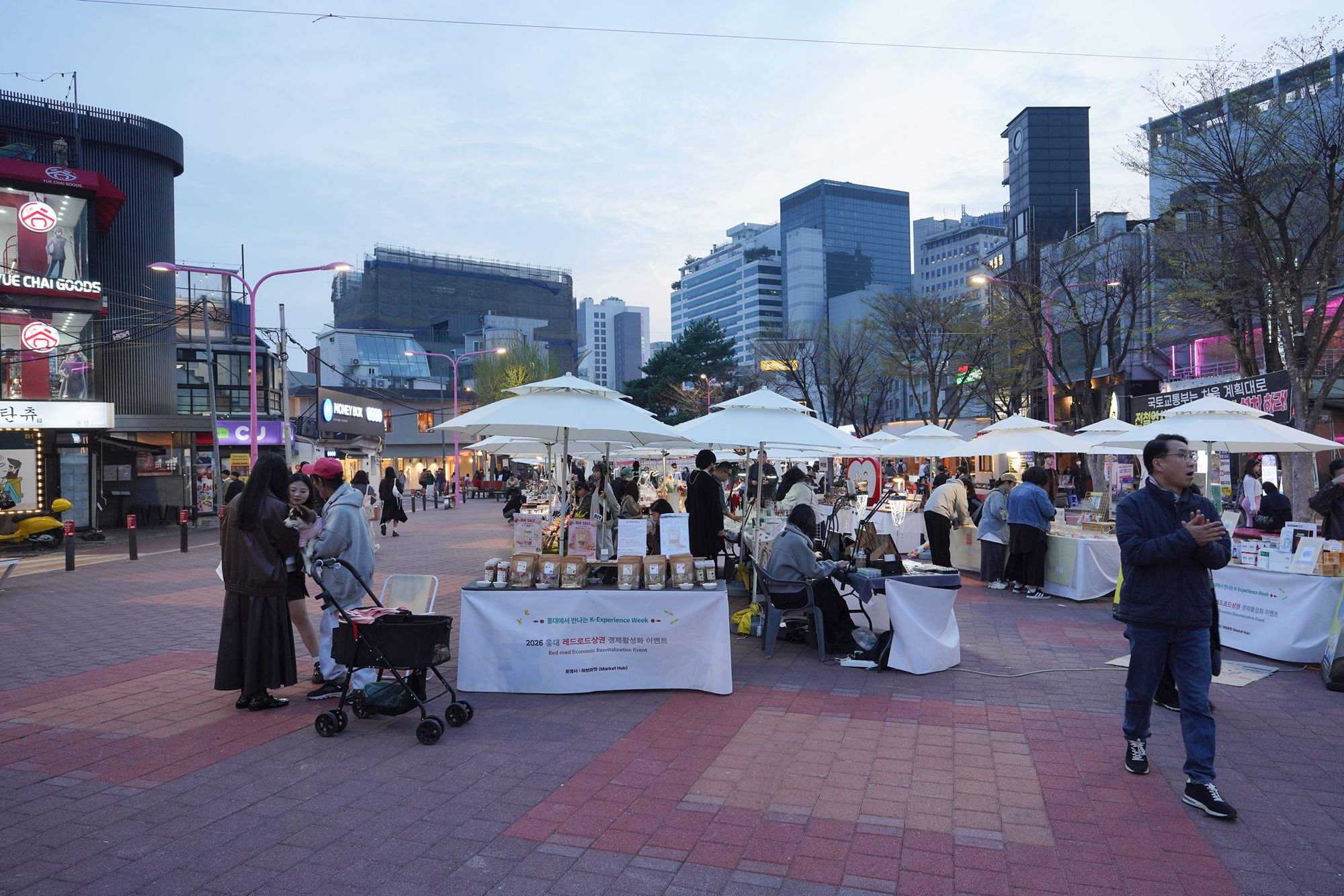 Seokchon Lake Cherry Blossom Festival and HongDae (88) Seokchon Lake Cherry Blossom Festival and HongDae (88)