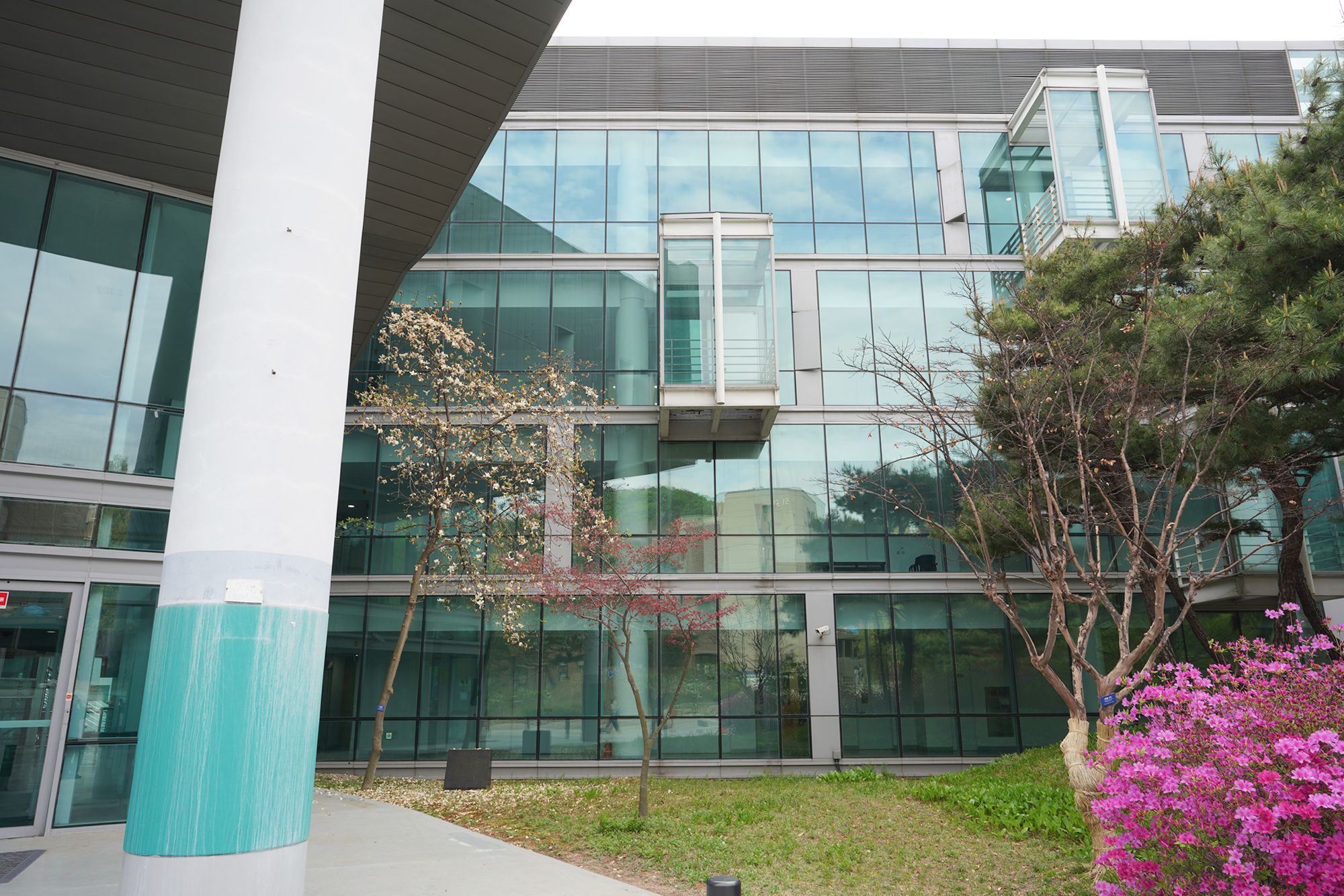 Seoul National University (52) Seoul National University (52)