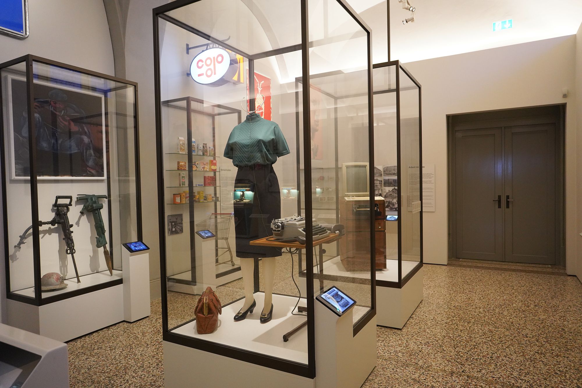 Swiss National Museum – History (143) Swiss National Museum – History (143)
