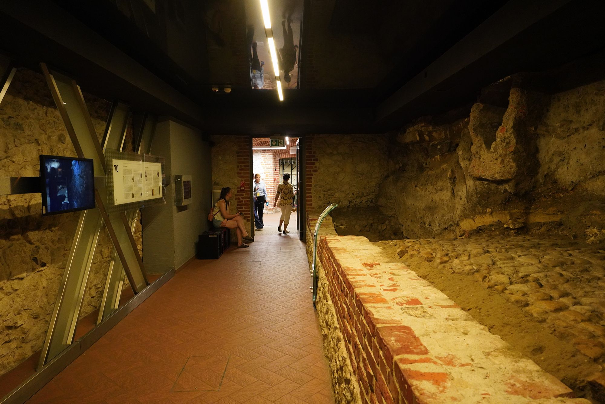 Underground Museum (122) Underground Museum (122)
