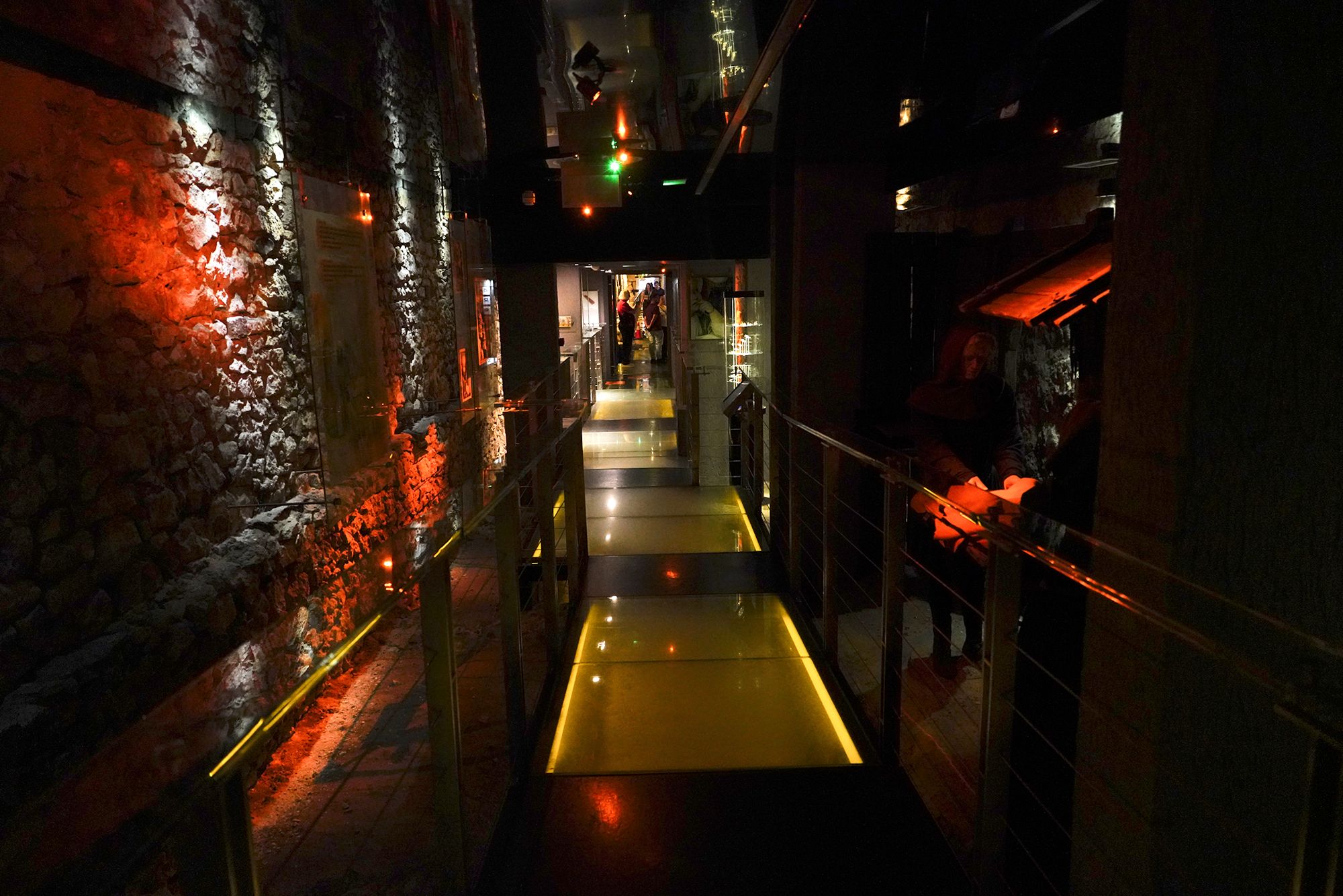Underground Museum (98) Underground Museum (98)